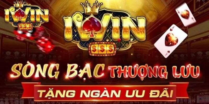 Người chơi phân tích chiến lược game bài